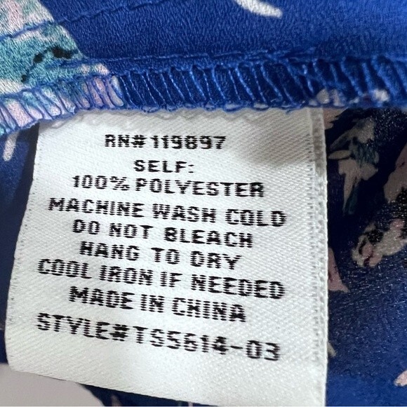 NWT Collective Concepts Edaline twisted back blue floral top size medium - Picture 6 of 6